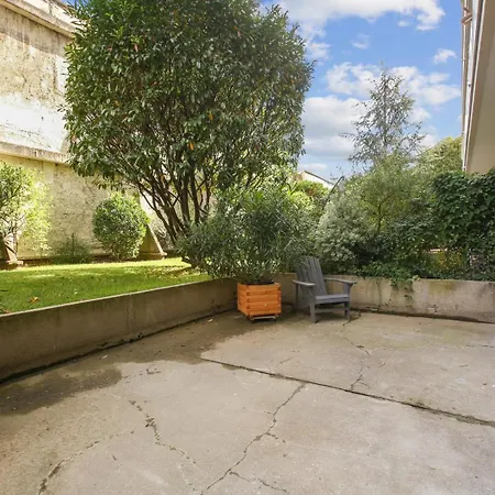 Apartment Chic & Terrasse Privee A Paris